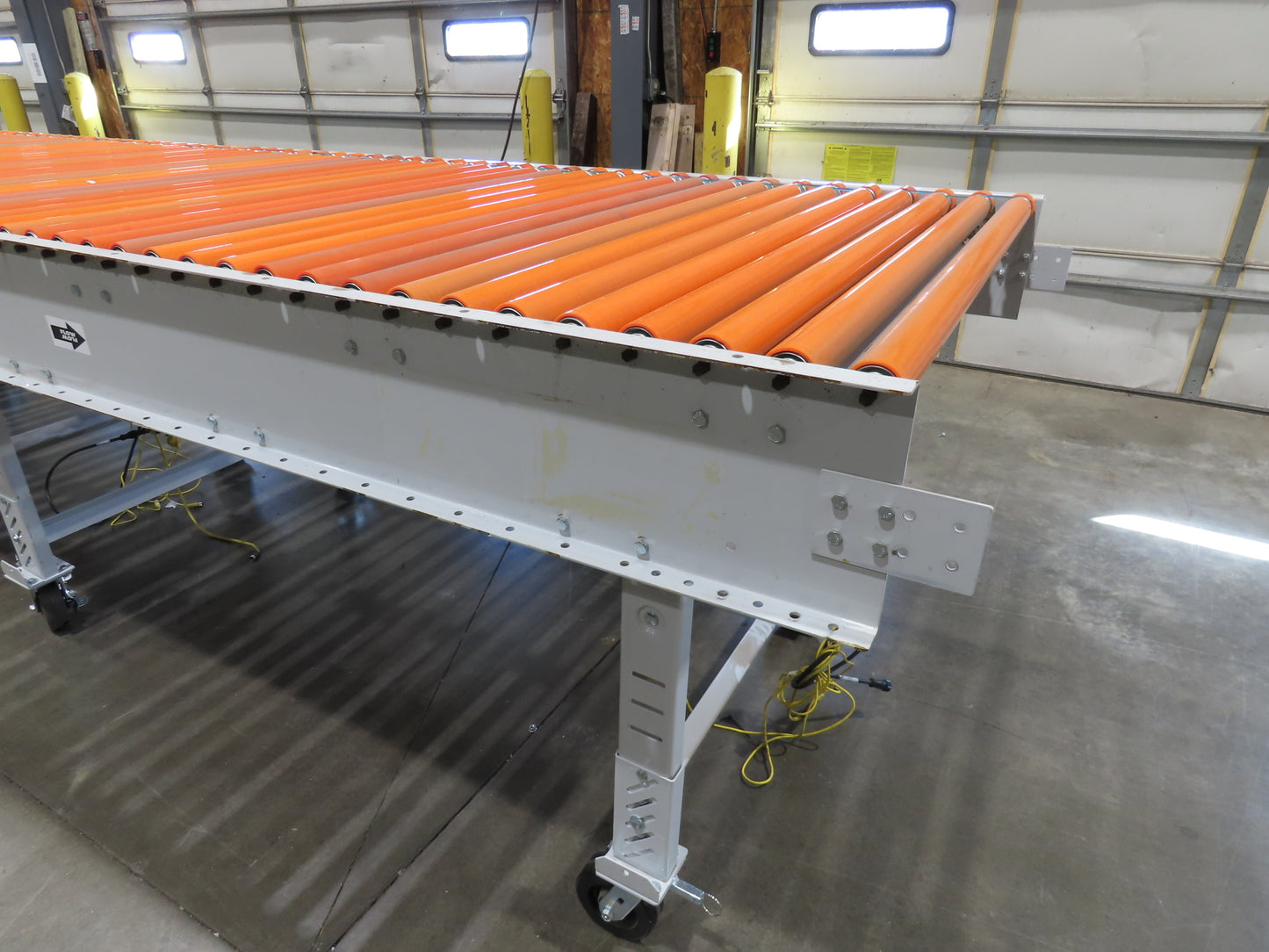 Roach 48"x 26' 9" Portable Roller Conveyor 115V Adj Speed O-Ring Belt Drive 44"H