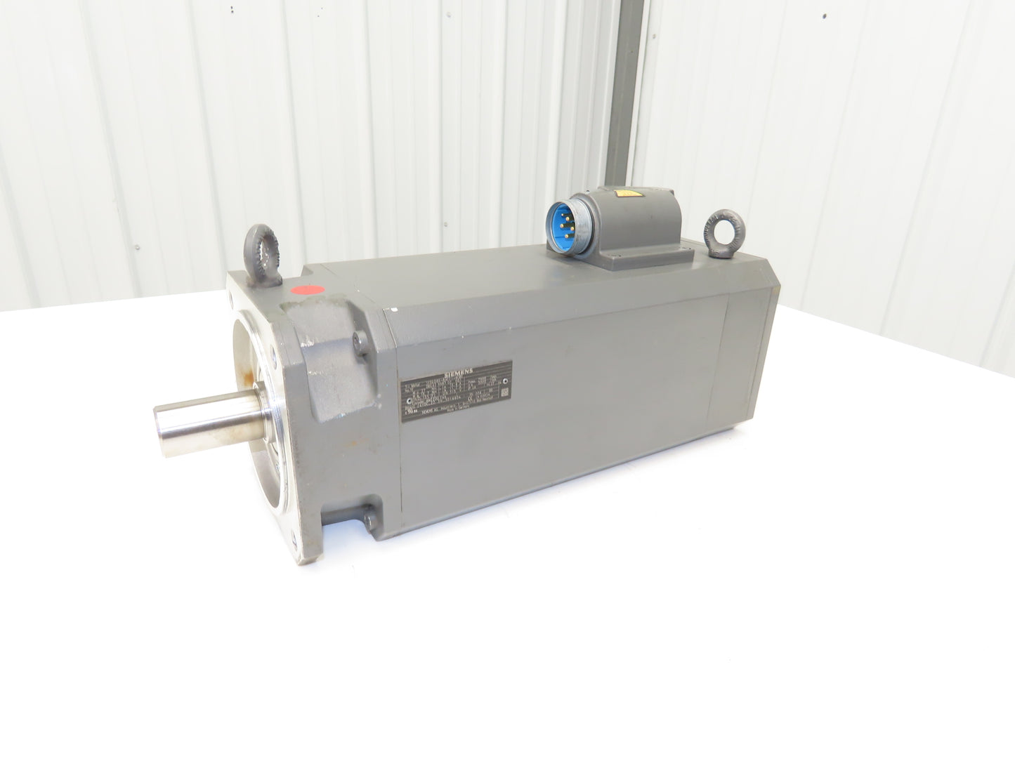 Siemens 1FT6086-8AF71-4FB0 SIMOTICS S Servo Motor 315V 27 Nm 7900RPM 24VDC Brake