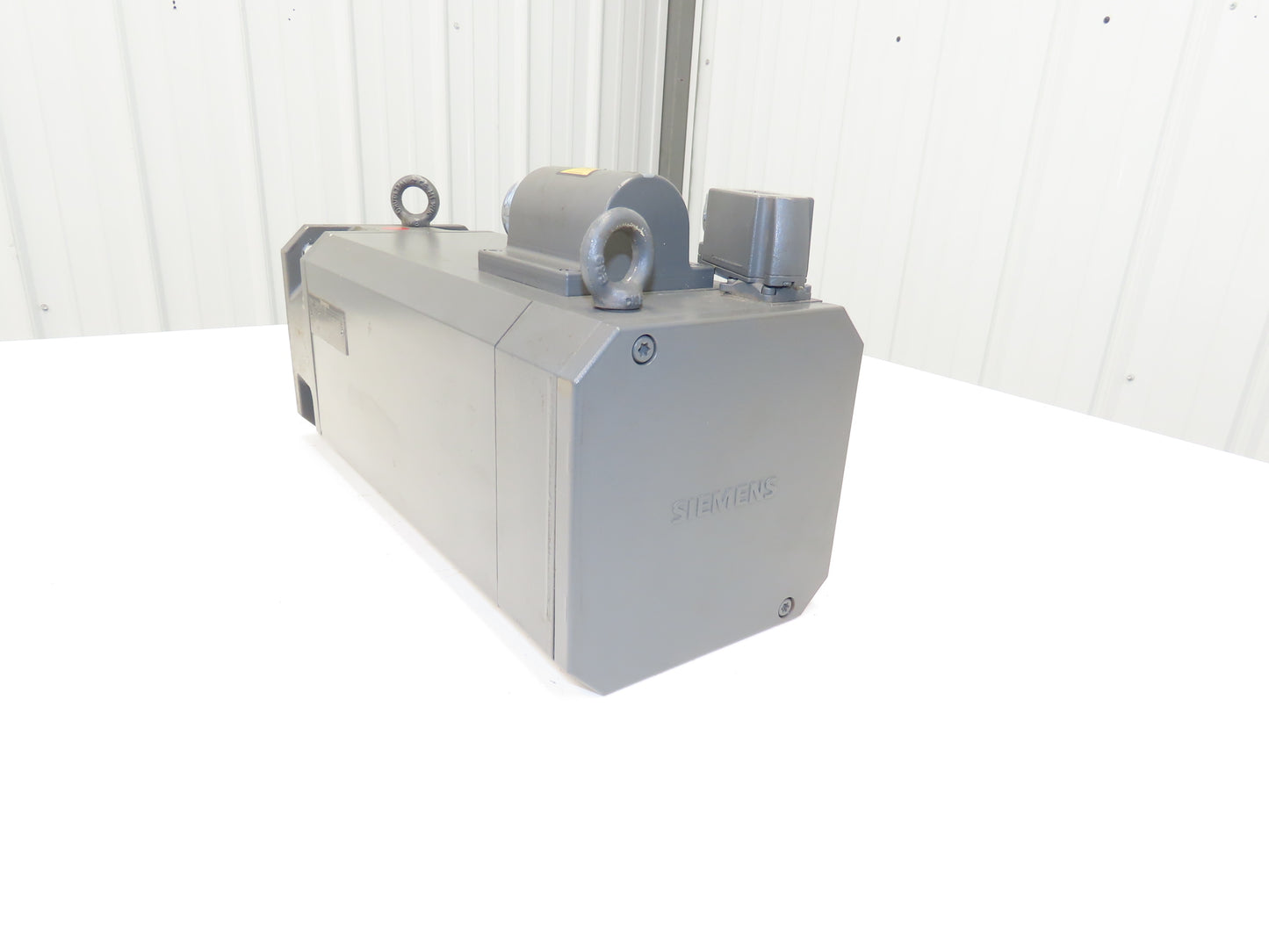 Siemens 1FT6086-8AF71-4FB0 SIMOTICS S Servo Motor 315V 27 Nm 7900RPM 24VDC Brake