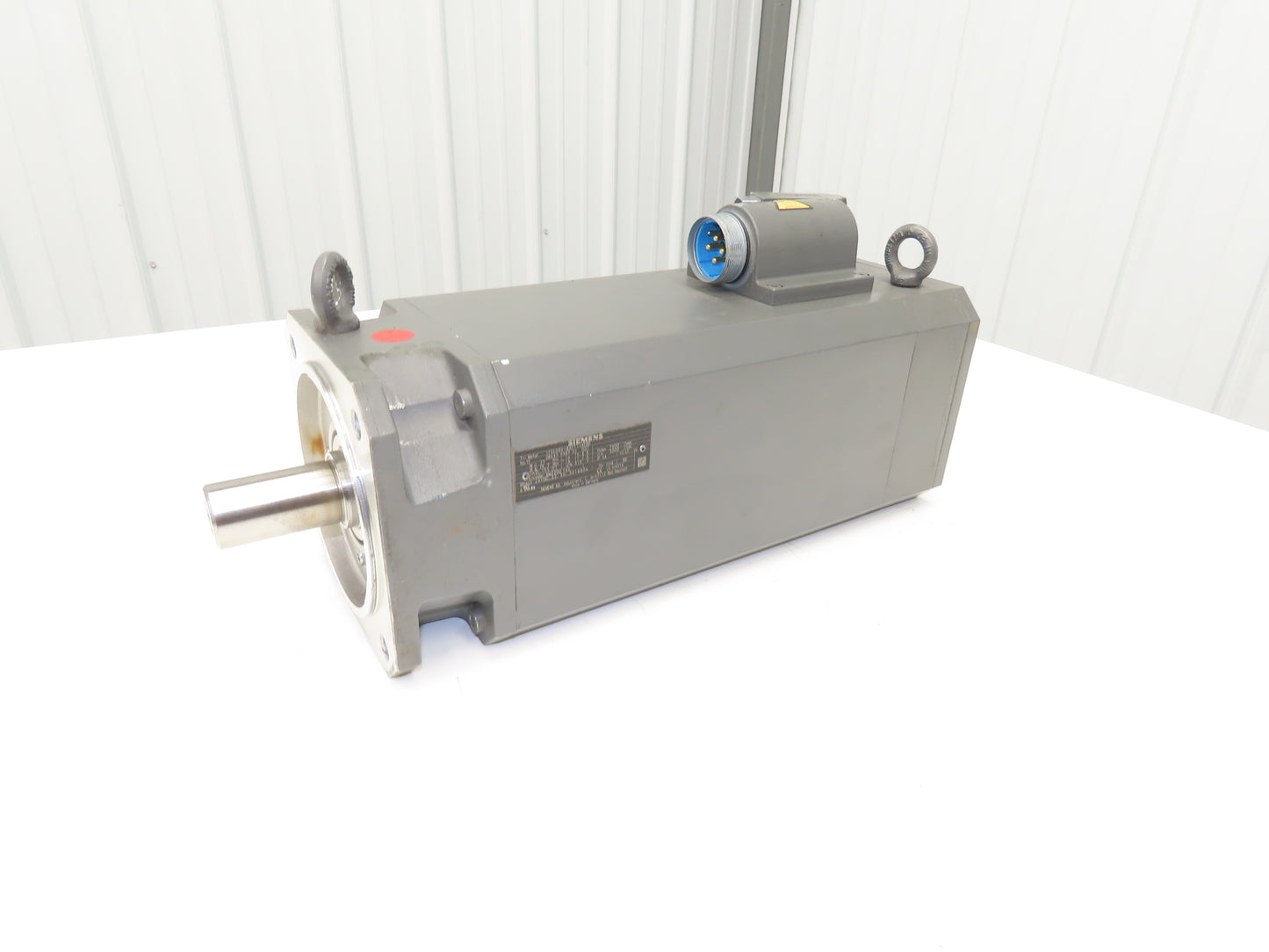 Siemens 1FT6086-8AF71-4FB0 SIMOTICS S Servo Motor 315V 27 Nm 7900RPM 24VDC Brake