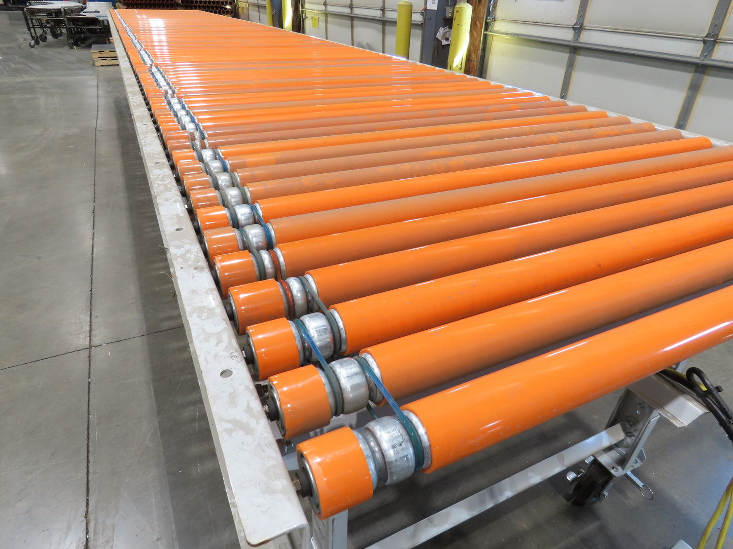 Roach 48"x 26' 9" Portable Roller Conveyor 115V Adj Speed O-Ring Belt Drive 44"H