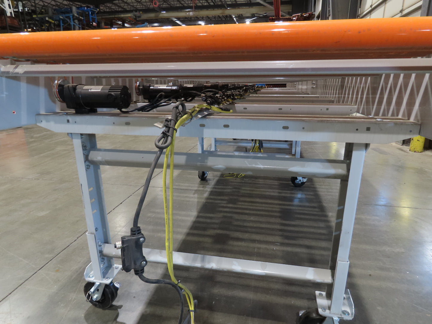 Roach 48"x 26' 9" Portable Roller Conveyor 115V Adj Speed O-Ring Belt Drive 44"H