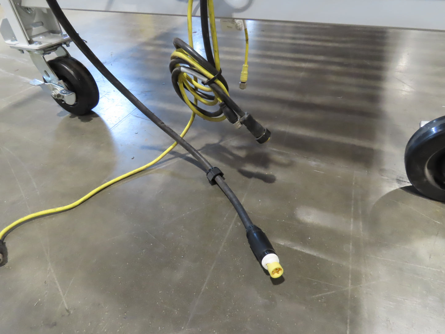 Roach 48"x 26' 9" Portable Roller Conveyor 115V Adj Speed O-Ring Belt Drive 44"H