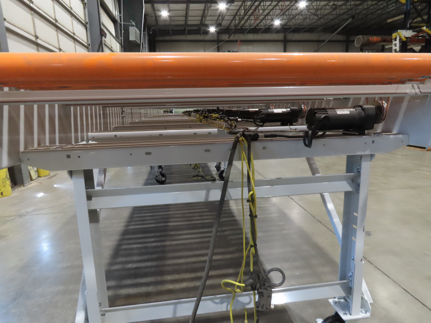 Roach 48"x 26' 9" Portable Roller Conveyor 115V Adj Speed O-Ring Belt Drive 44"H