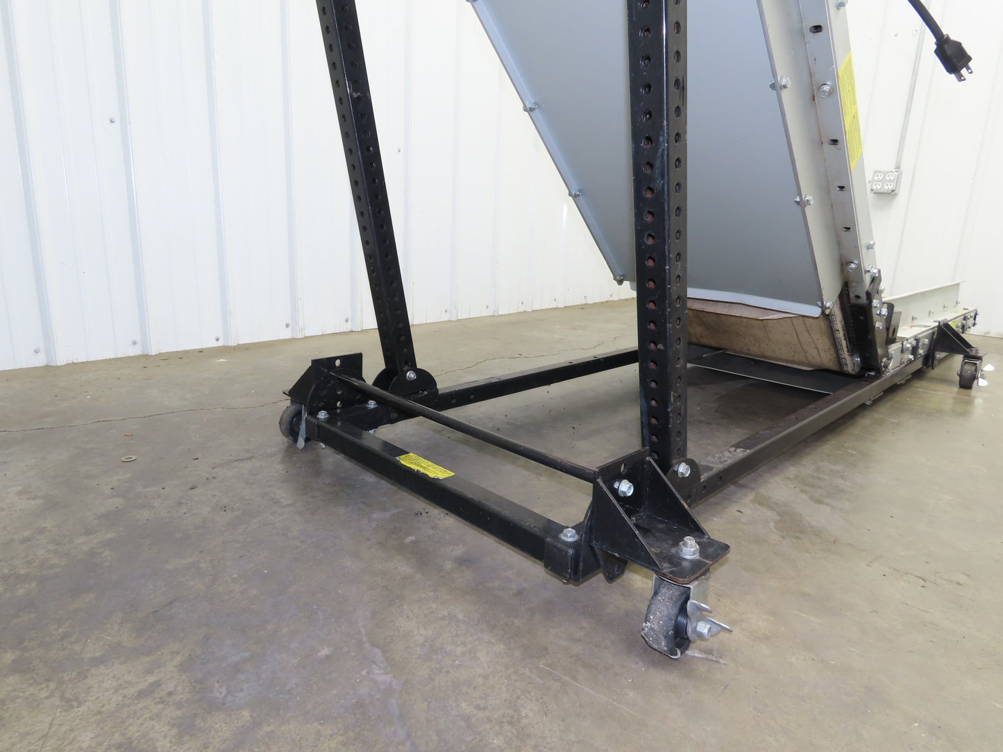 EMI Plastics Adj Incline Portable Belt Conveyor 20-45° 115V 1PH Adj Speed Drive