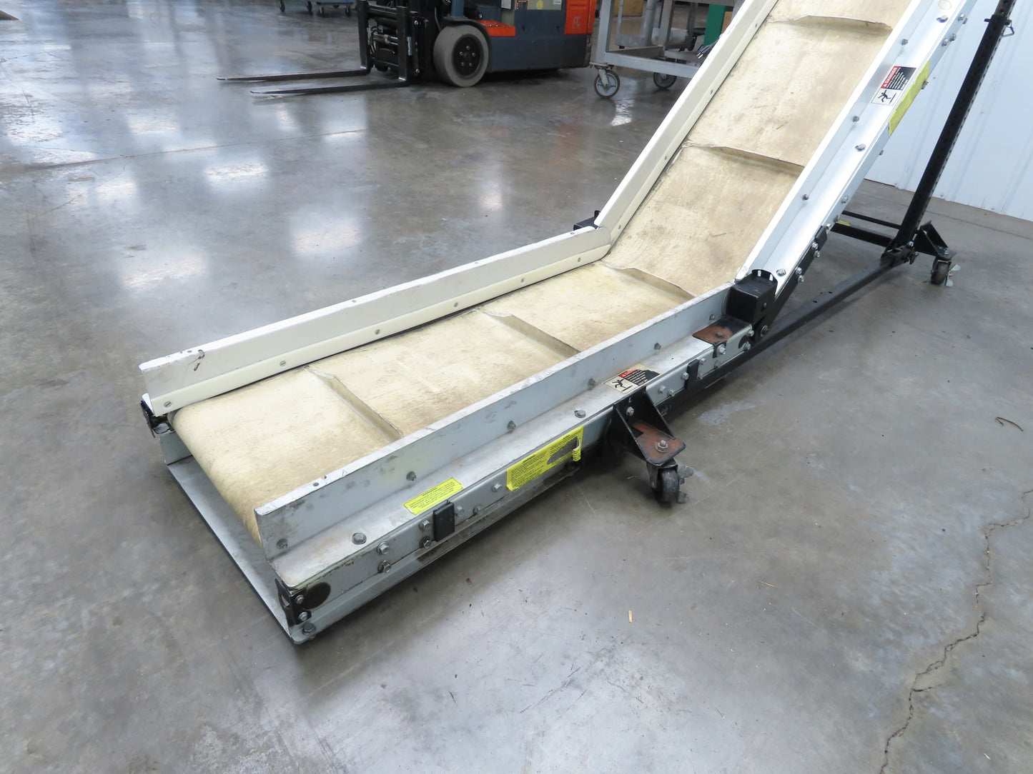 EMI Plastics Adj Incline Portable Belt Conveyor 20-45° 115V 1PH Adj Speed Drive