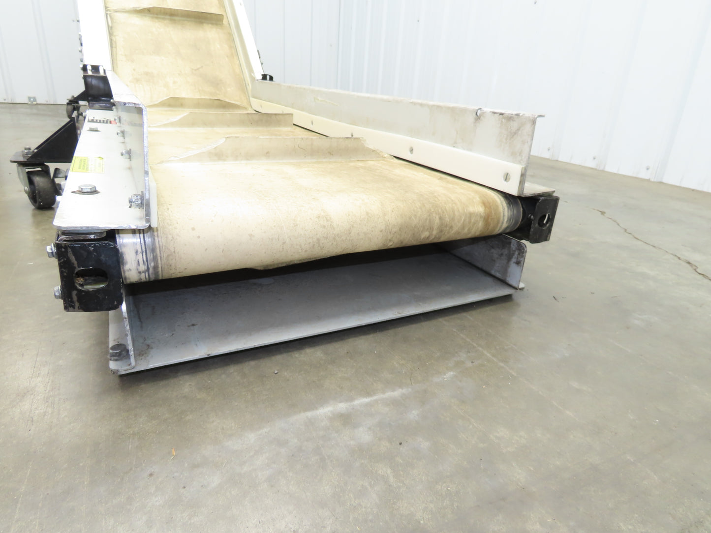 EMI Plastics Adj Incline Portable Belt Conveyor 20-45° 115V 1PH Adj Speed Drive