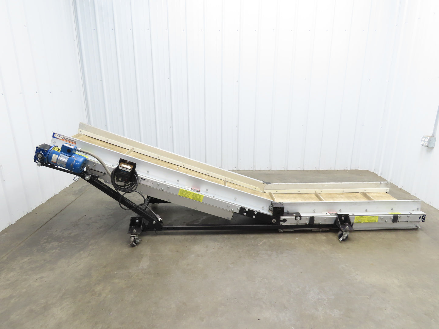 EMI Plastics Adj Incline Portable Belt Conveyor 20-45° 115V 1PH Adj Speed Drive