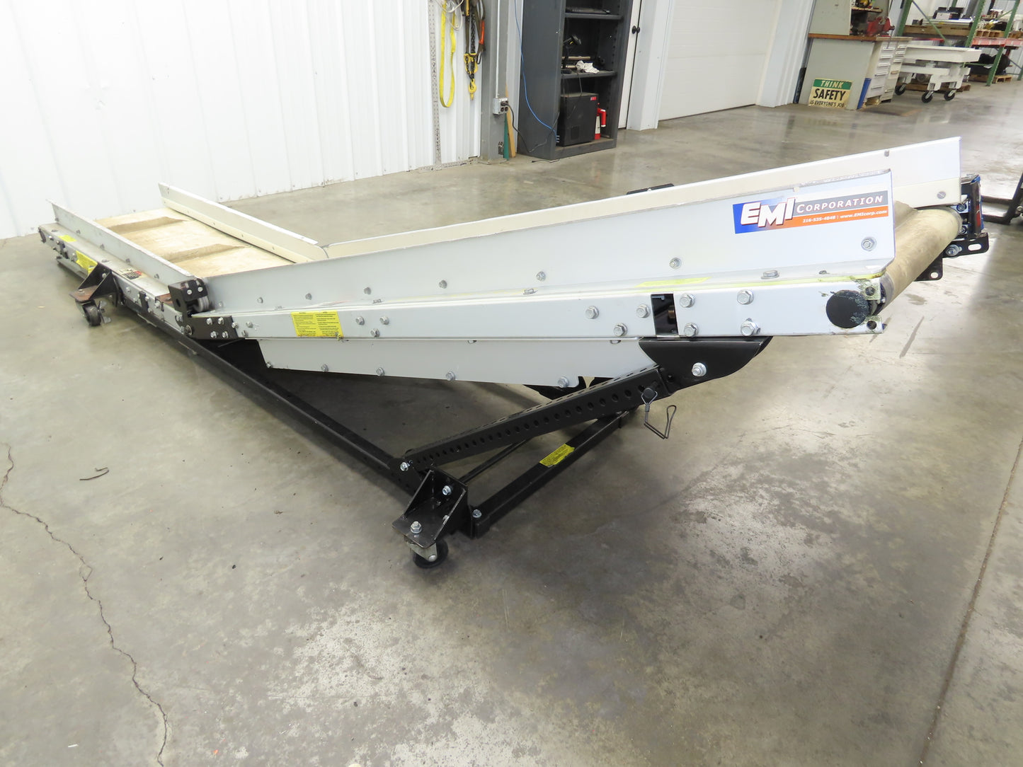 EMI Plastics Adj Incline Portable Belt Conveyor 20-45° 115V 1PH Adj Speed Drive