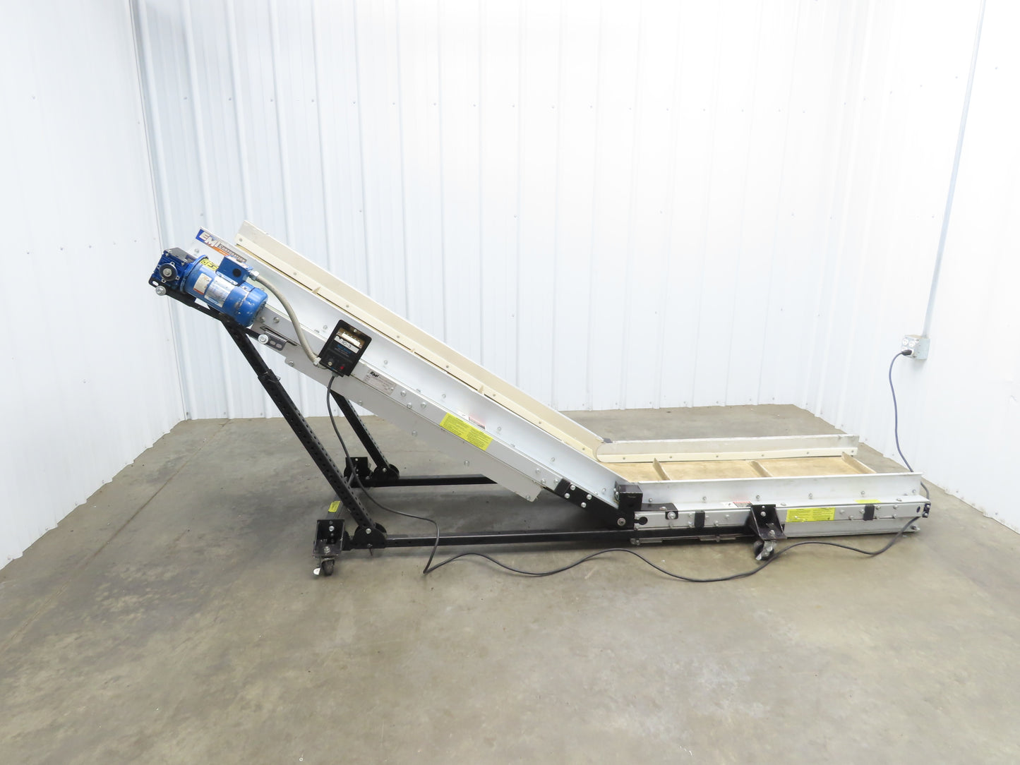 EMI Plastics Adj Incline Portable Belt Conveyor 20-45° 115V 1PH Adj Speed Drive
