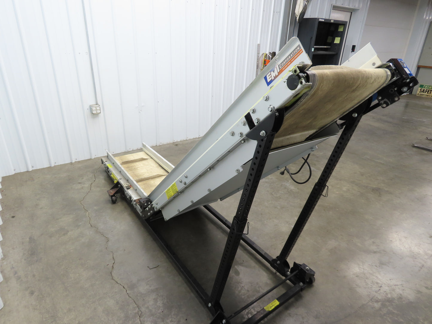 EMI Plastics Adj Incline Portable Belt Conveyor 20-45° 115V 1PH Adj Speed Drive
