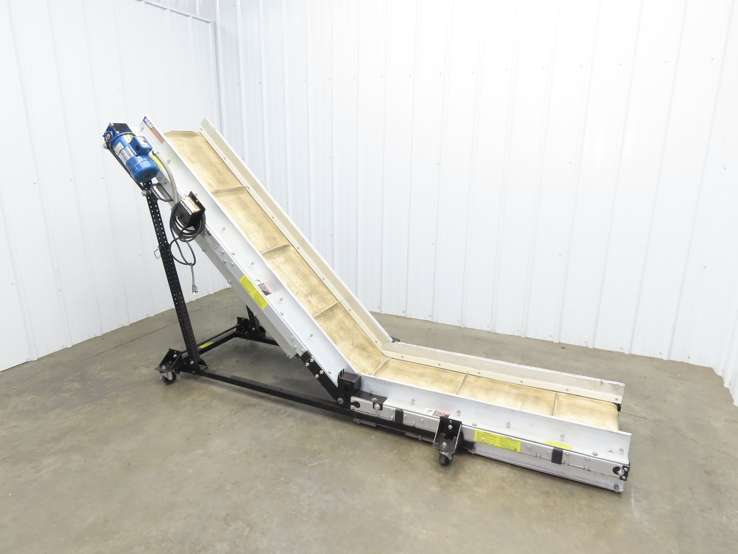 EMI Plastics Adj Incline Portable Belt Conveyor 20-45° 115V 1PH Adj Speed Drive