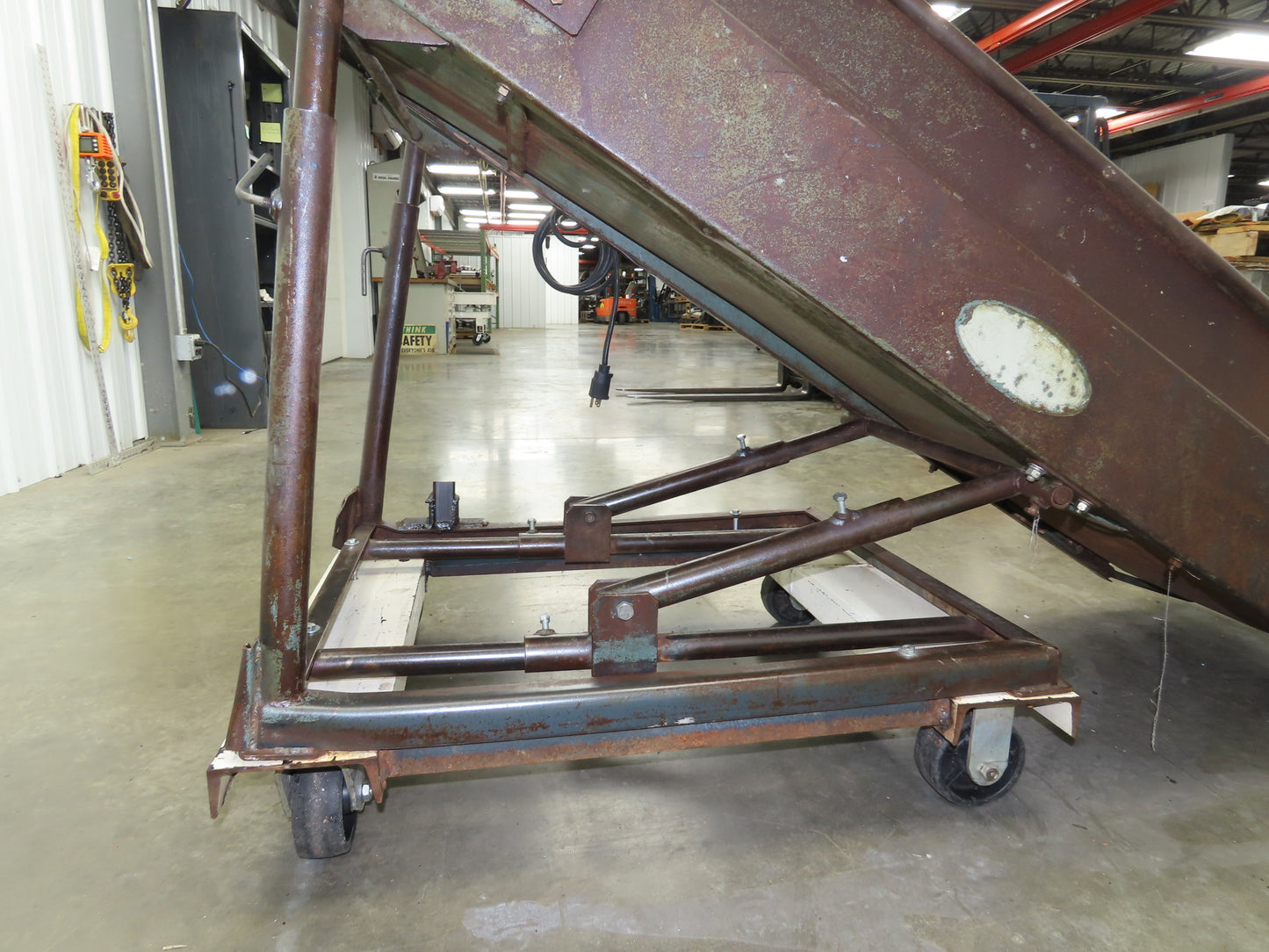 Hytrol 74"L Adj Incline Portable Parts Conveyor 18" Cleated Belt 115V 70FPM