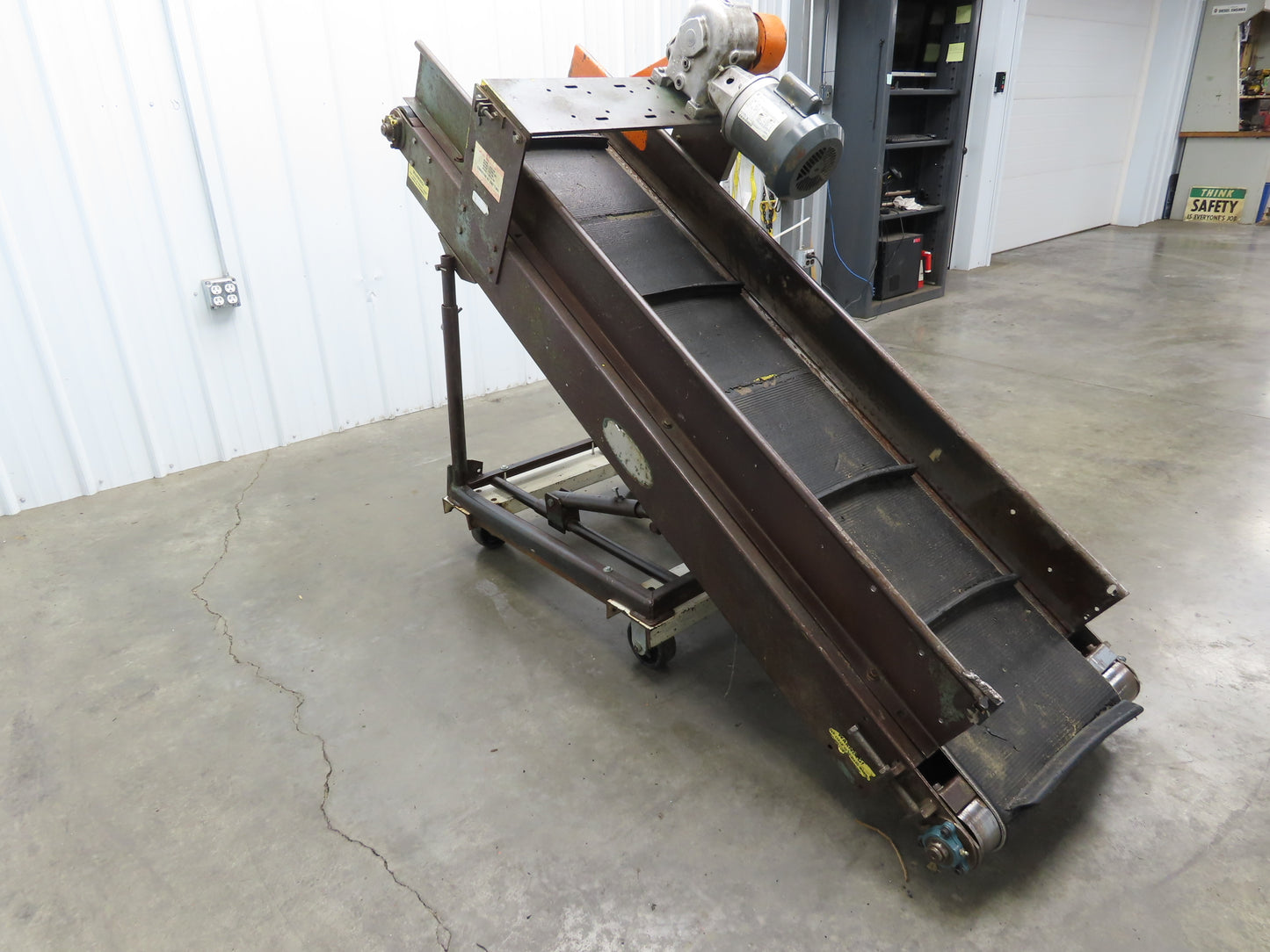 Hytrol 74"L Adj Incline Portable Parts Conveyor 18" Cleated Belt 115V 70FPM
