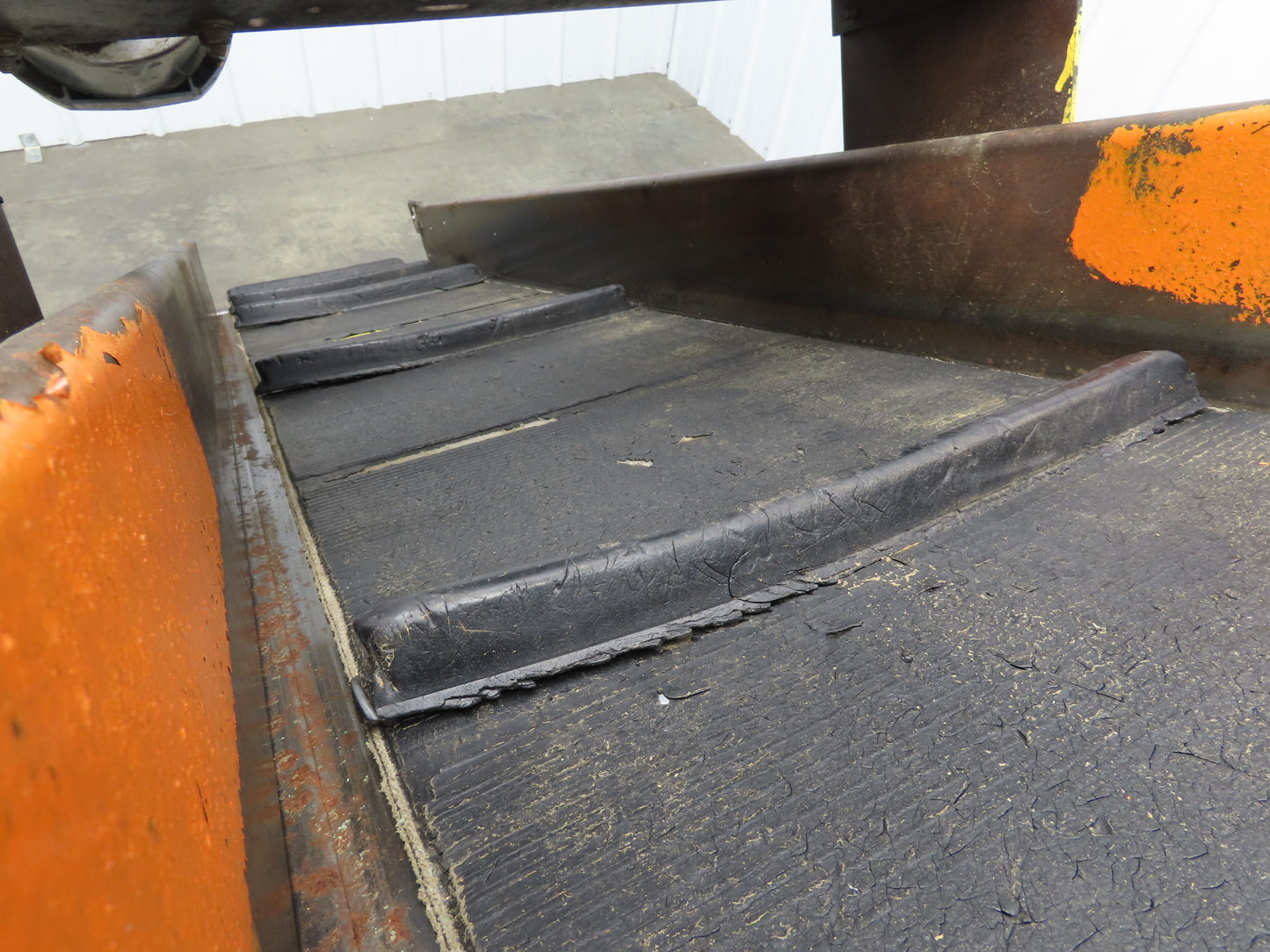 Hytrol 74"L Adj Incline Portable Parts Conveyor 18" Cleated Belt 115V 70FPM