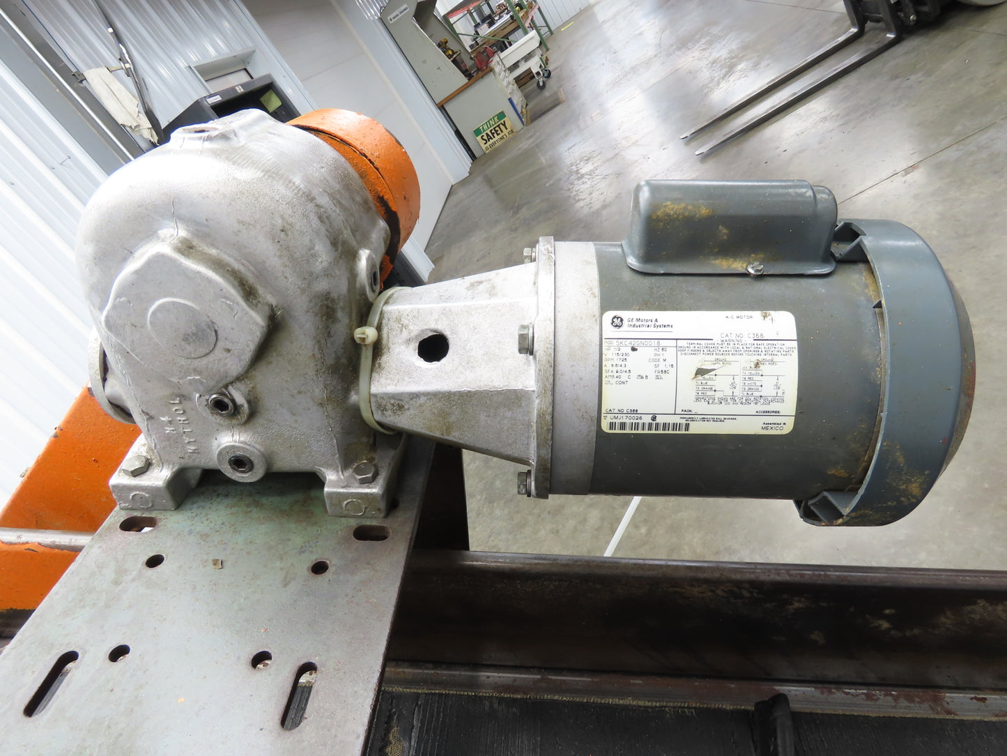 Hytrol 74"L Adj Incline Portable Parts Conveyor 18" Cleated Belt 115V 70FPM