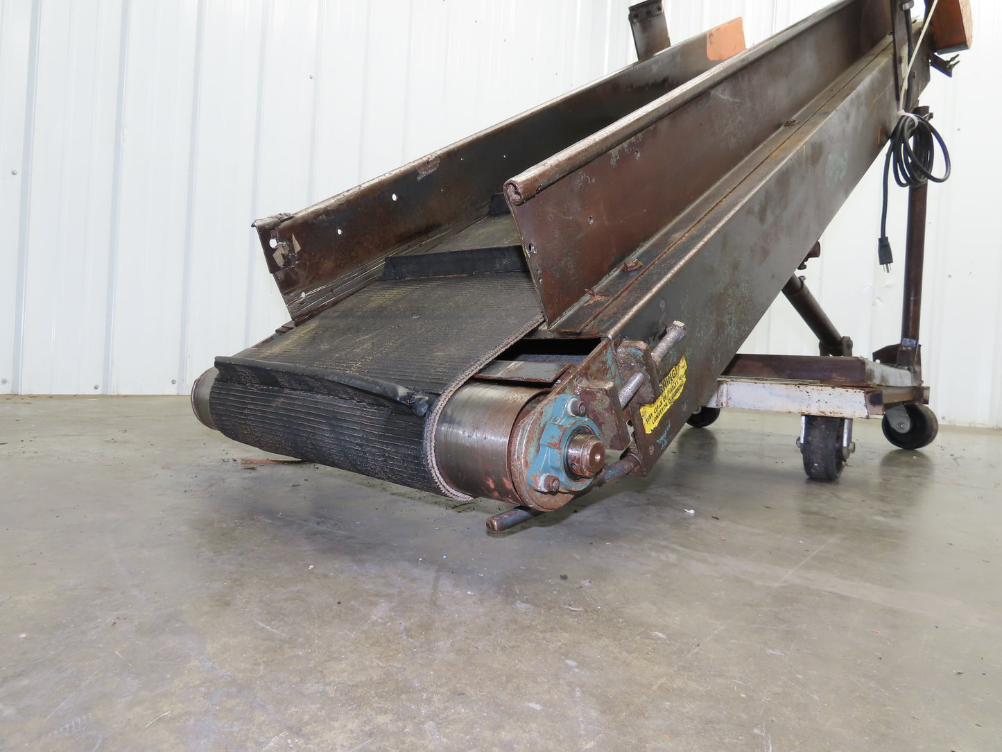 Hytrol 74"L Adj Incline Portable Parts Conveyor 18" Cleated Belt 115V 70FPM