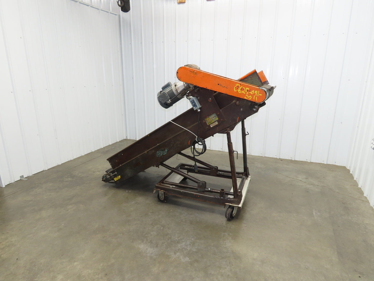 Hytrol 74"L Adj Incline Portable Parts Conveyor 18" Cleated Belt 115V 70FPM