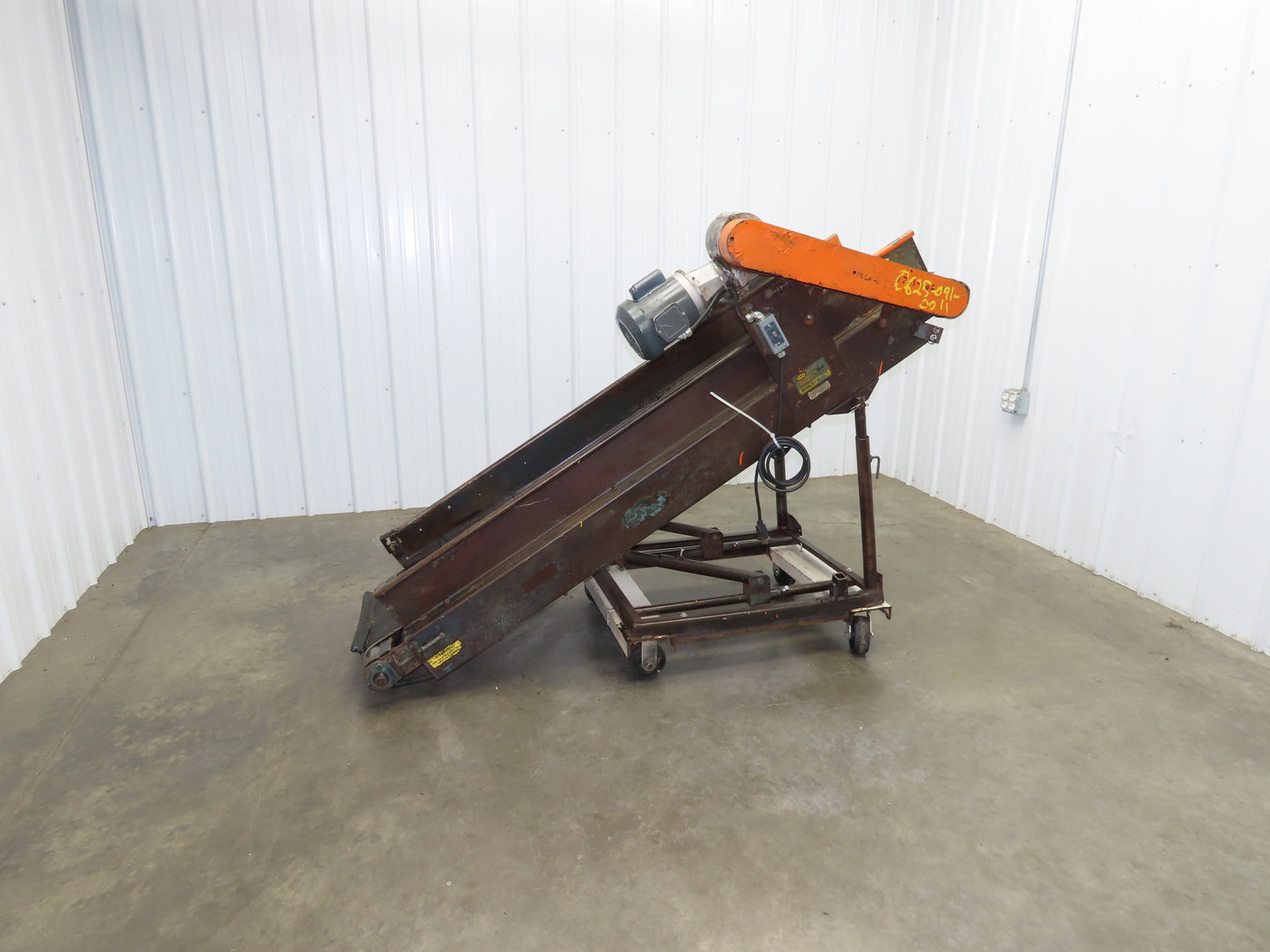 Hytrol 74"L Adj Incline Portable Parts Conveyor 18" Cleated Belt 115V 70FPM