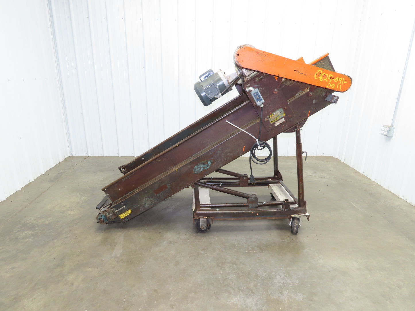 Hytrol 74"L Adj Incline Portable Parts Conveyor 18" Cleated Belt 115V 70FPM