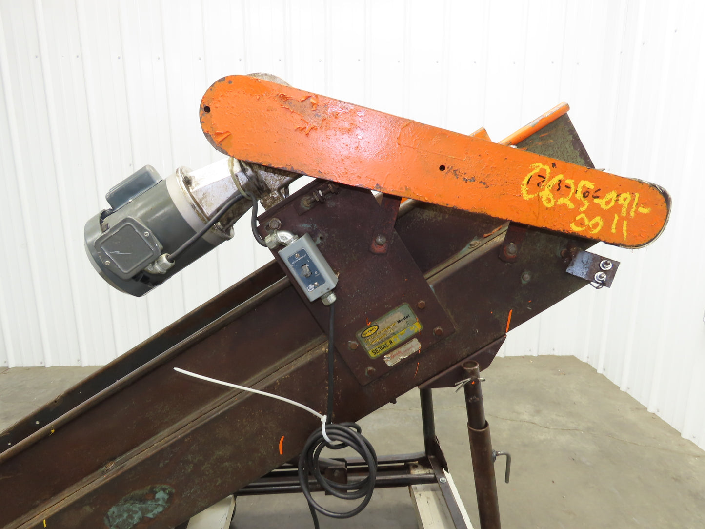 Hytrol 74"L Adj Incline Portable Parts Conveyor 18" Cleated Belt 115V 70FPM