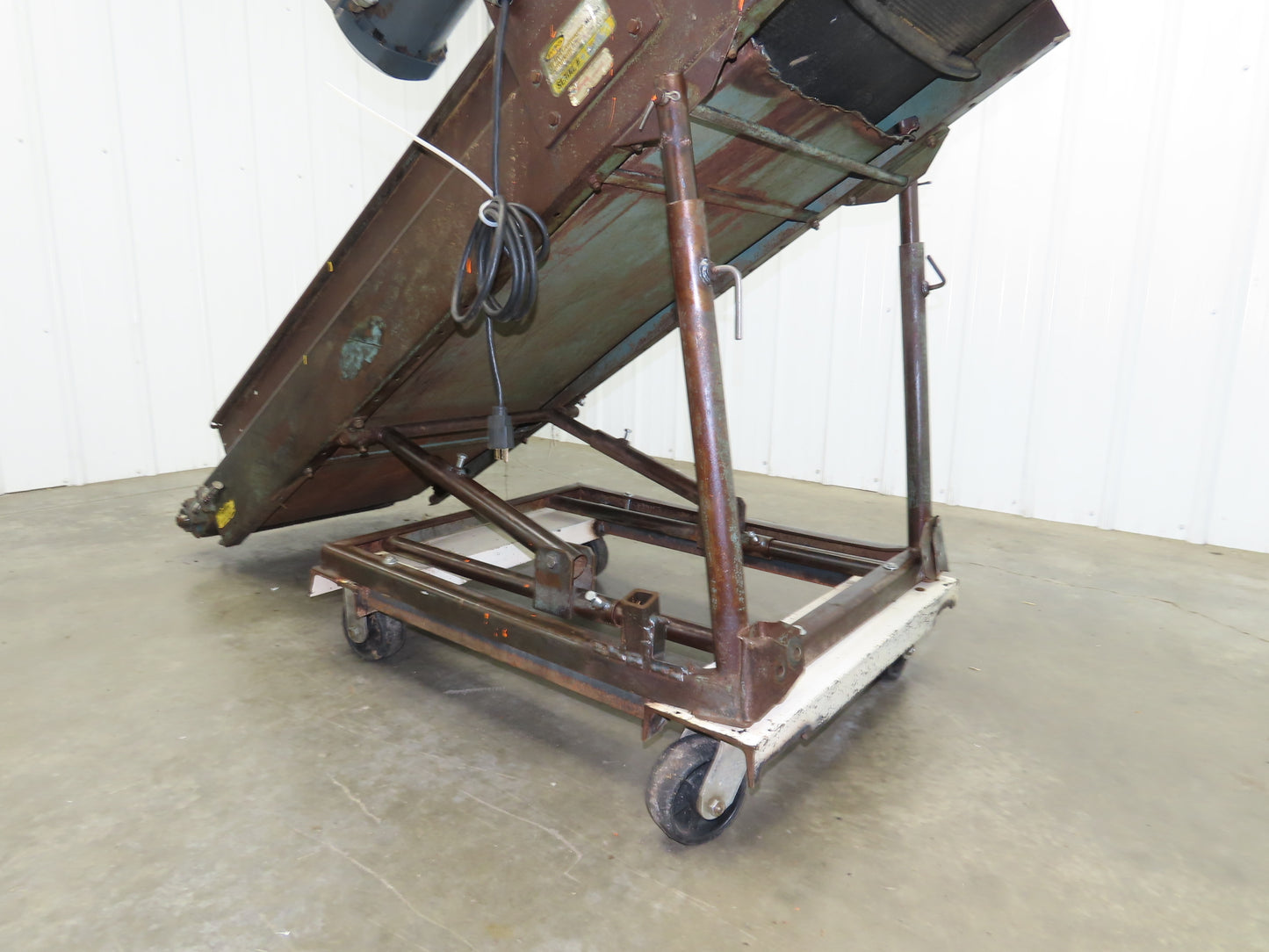 Hytrol 74"L Adj Incline Portable Parts Conveyor 18" Cleated Belt 115V 70FPM