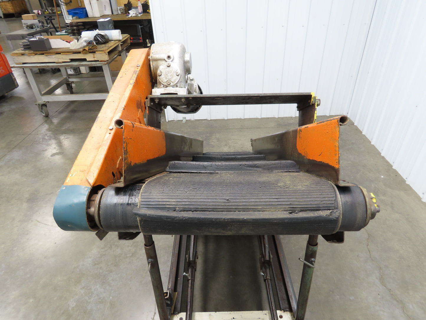 Hytrol 74"L Adj Incline Portable Parts Conveyor 18" Cleated Belt 115V 70FPM