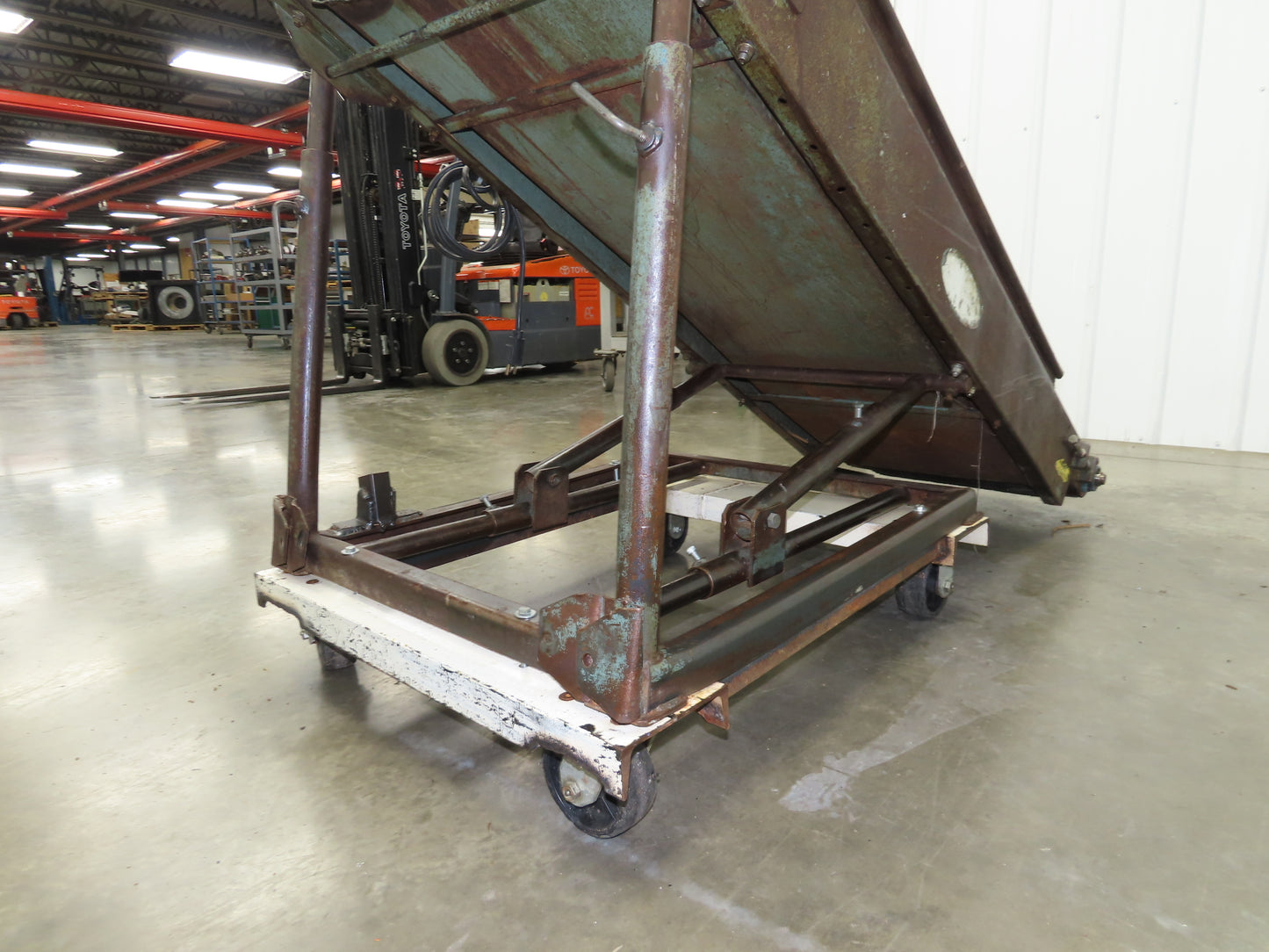 Hytrol 74"L Adj Incline Portable Parts Conveyor 18" Cleated Belt 115V 70FPM