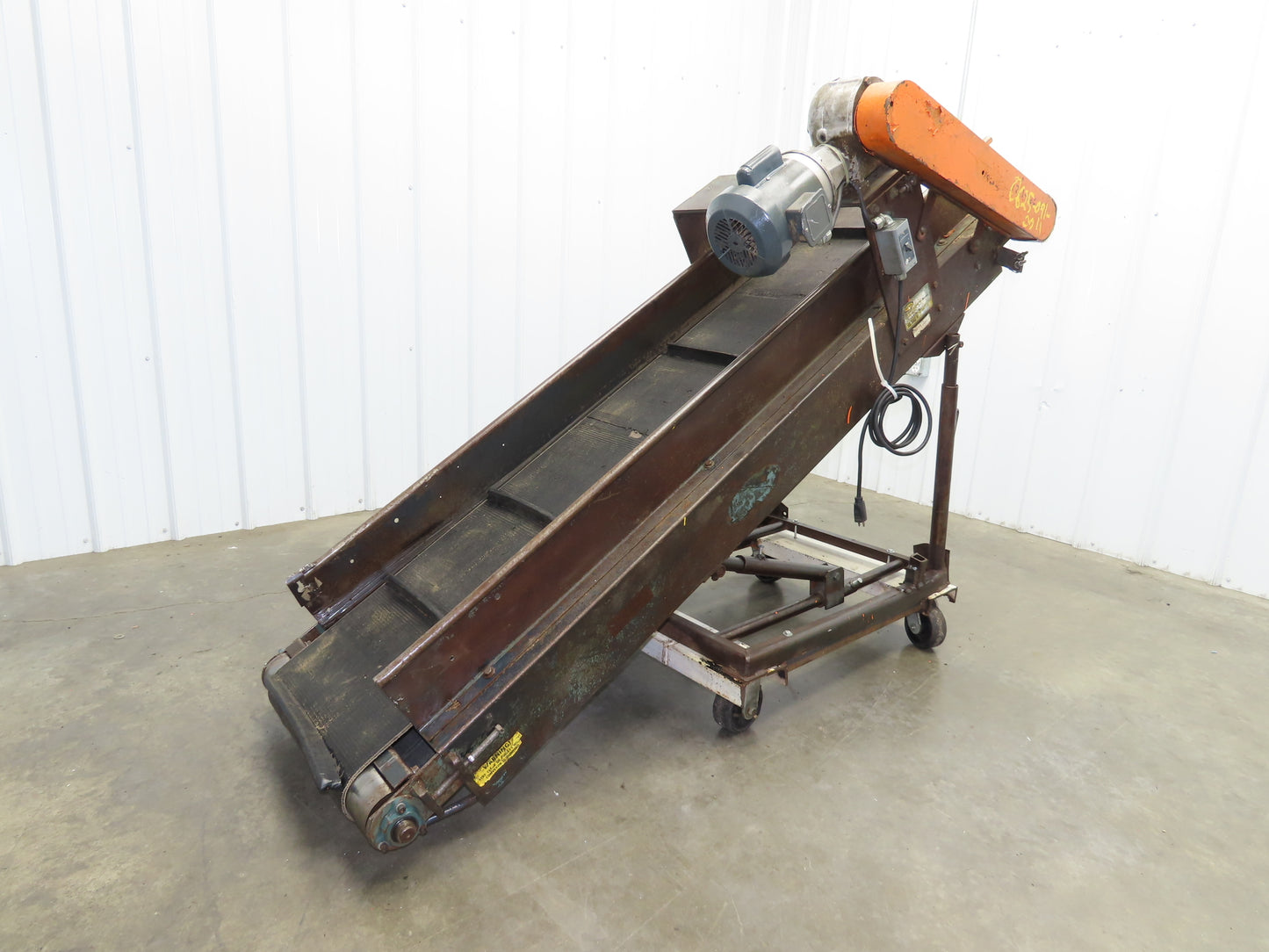 Hytrol 74"L Adj Incline Portable Parts Conveyor 18" Cleated Belt 115V 70FPM