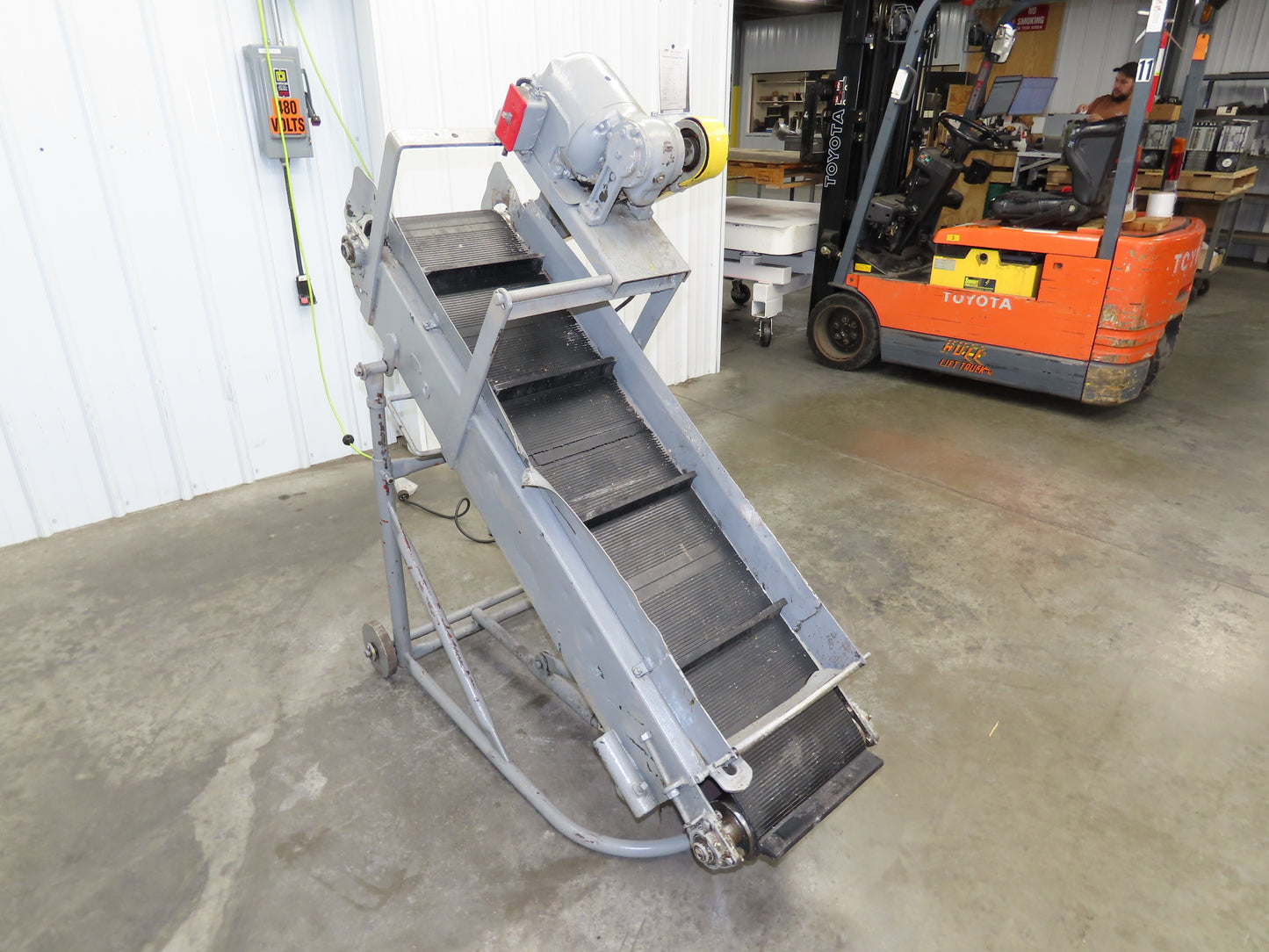 60"L Adjustable Incline Portable Parts Conveyor 12" Cleated Belt 115V 60FPM