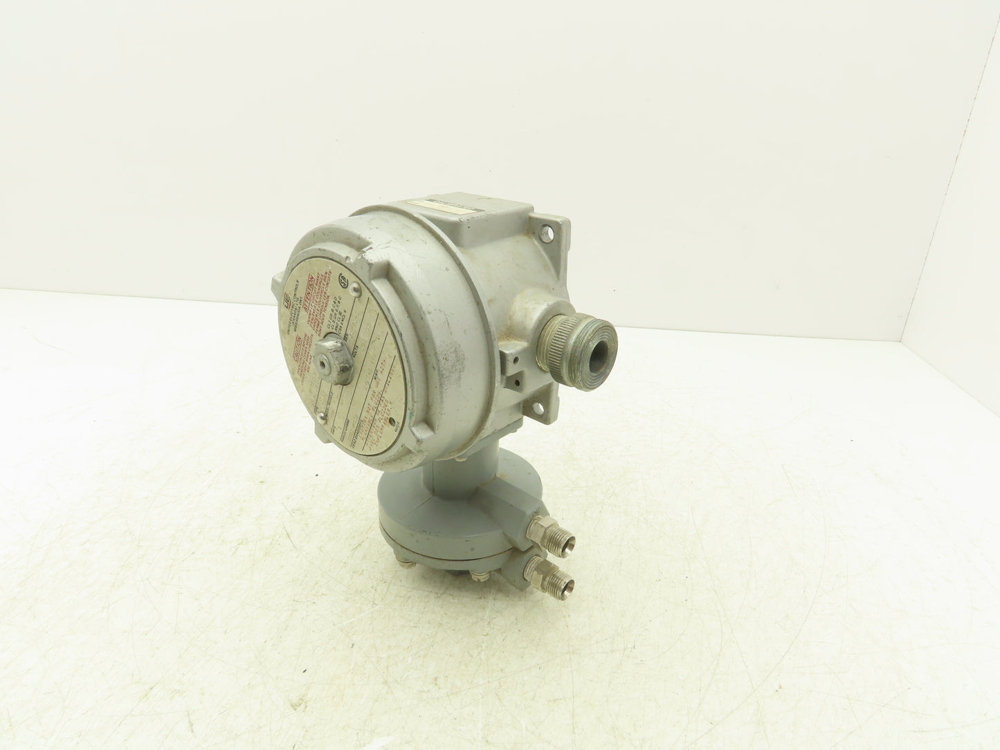 United Electric Controls J120K Pressure Switch 125VAC 456A 2/20PSID 3/4"NPT