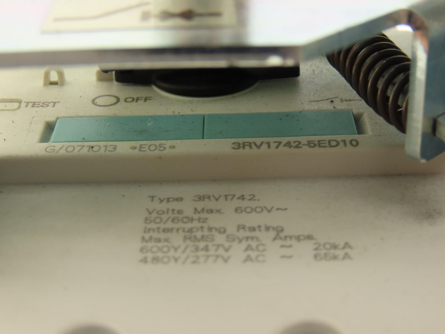 Siemens 3RV1946-2B Rotary Mechanism  Circuit Breaker 30A 600V W Interlocking Kit