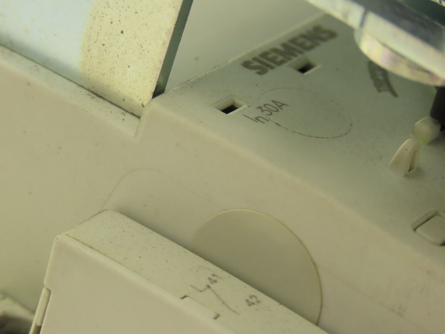 Siemens 3RV1946-2B Rotary Mechanism  Circuit Breaker 30A 600V W Interlocking Kit