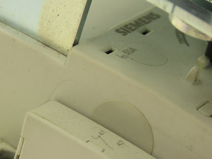 Siemens 3RV1946-2B Rotary Mechanism  Circuit Breaker 30A 600V W Interlocking Kit