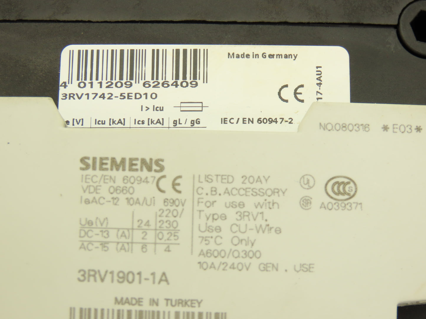 Siemens 3RV1946-2B Rotary Mechanism  Circuit Breaker 30A 600V W Interlocking Kit