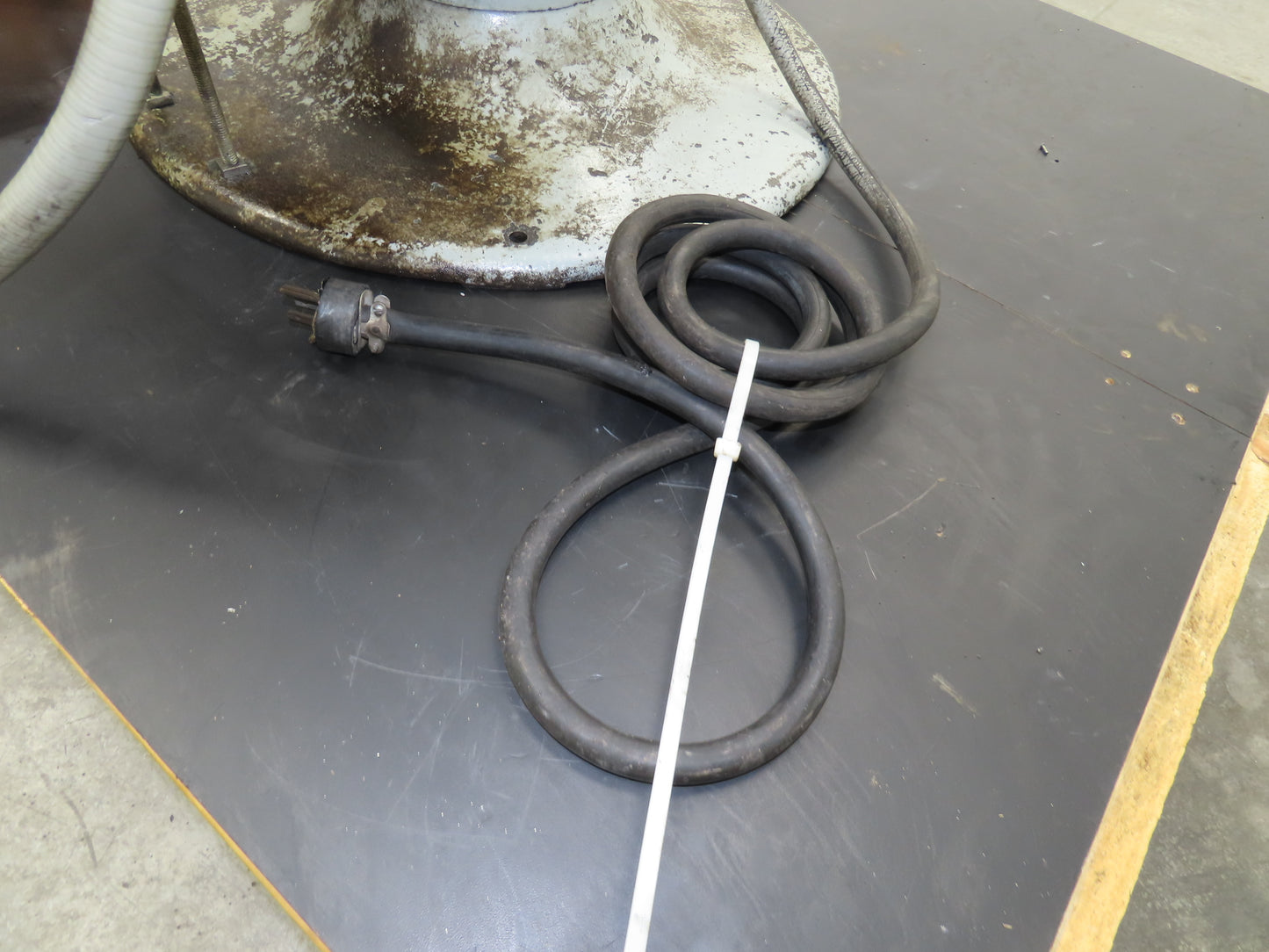 Riveter Self Feed 9" Throat 115V 1 Ph 3/32" Touch-O-Matic