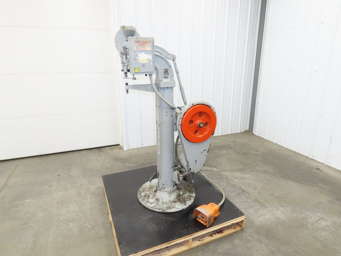 Riveter Self Feed 9" Throat 115V 1 Ph 3/32" Touch-O-Matic