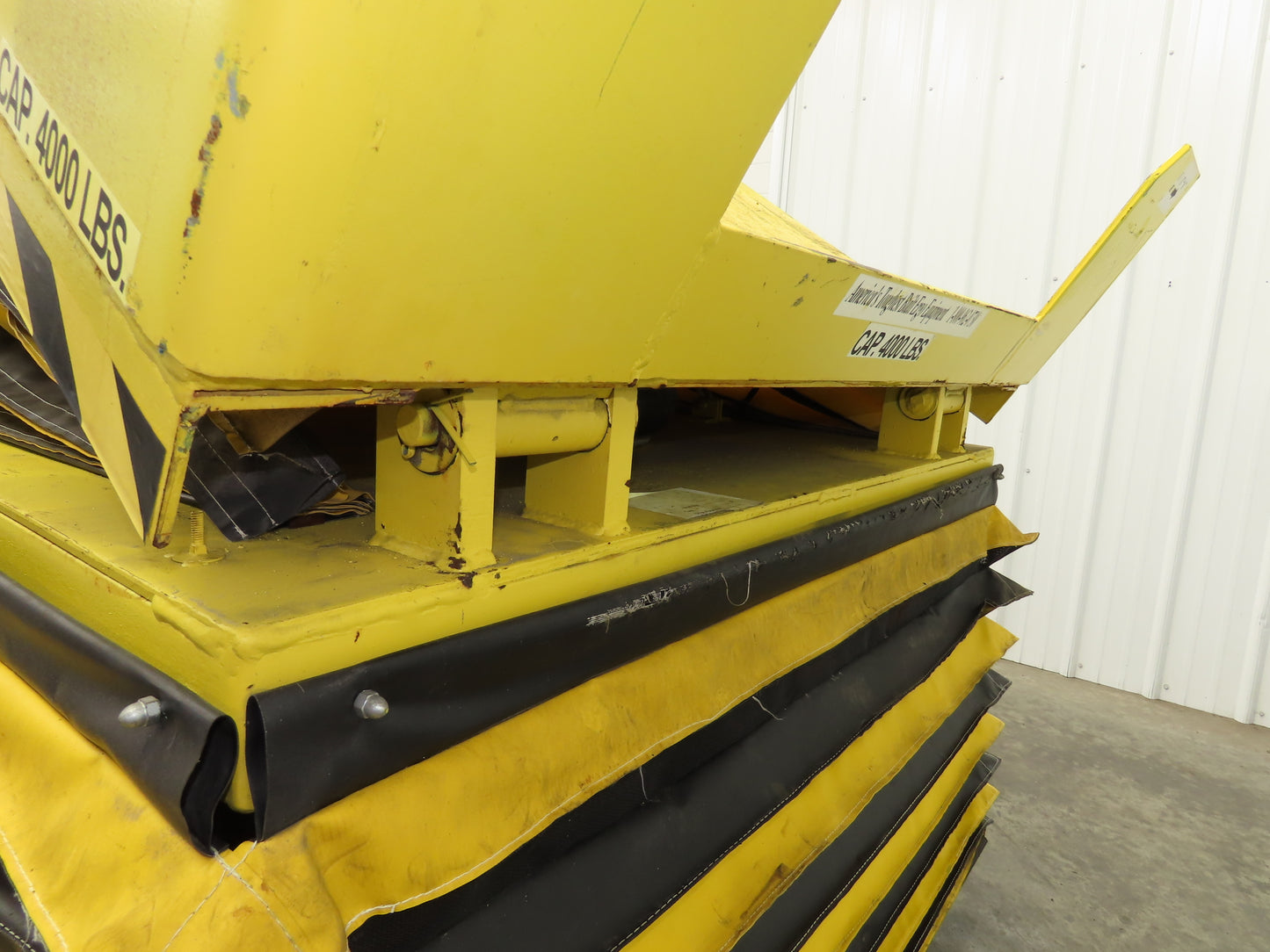 Scott Pneumatic 25" Lift Tilt Table Tote 4000lbs 32° Degree Tipper 64x50" Top