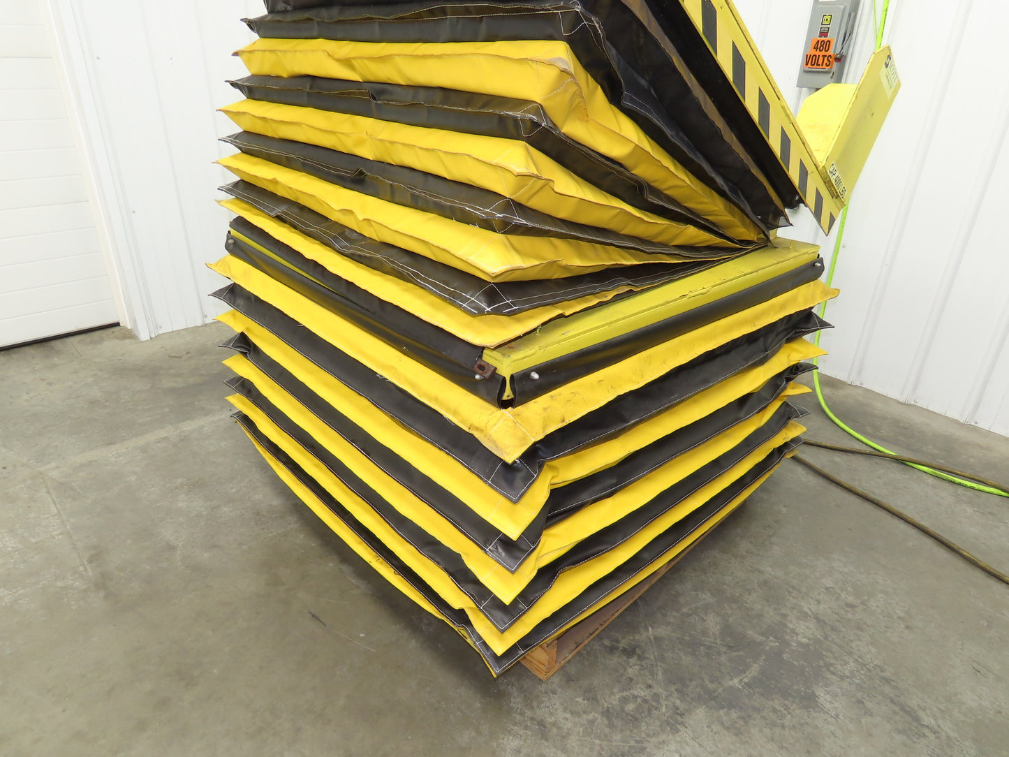 Scott Pneumatic 25" Lift Tilt Table Tote 4000lbs 32° Degree Tipper 64x50" Top