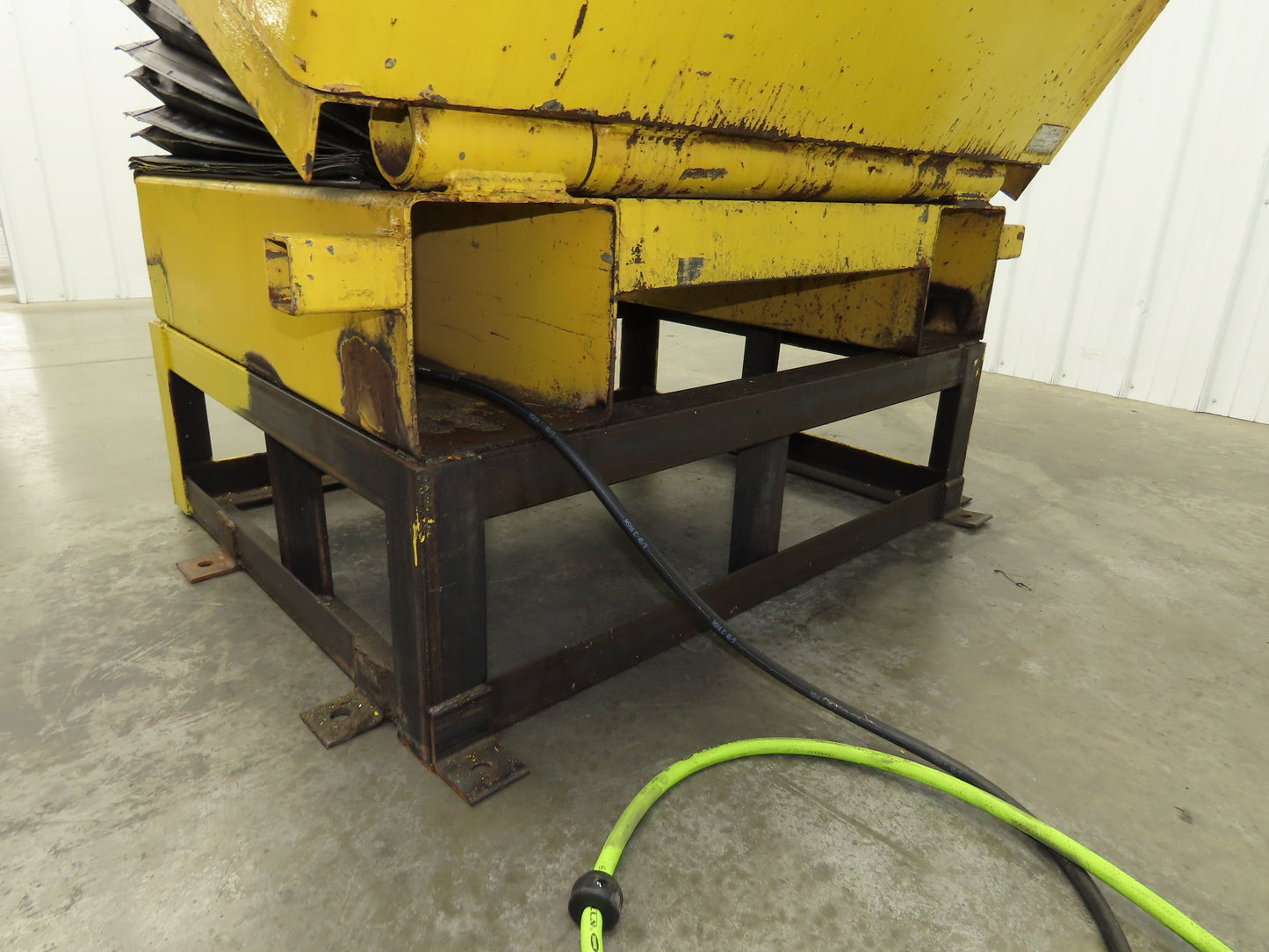 Airfloat Pneumatic Tilt Table Tote Tipper 8000lbs 30° Degree 55x44" Top 14" Lip