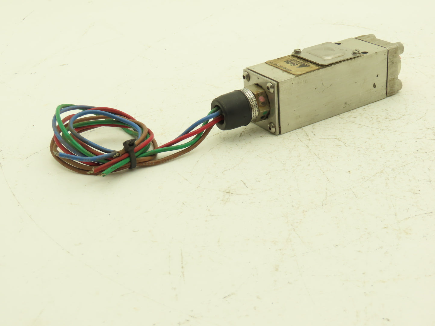 Delta Controls TGR2AAEMHSF Stainless Pressure Switch 40-250 Lbf/sq/in 110/250VAC