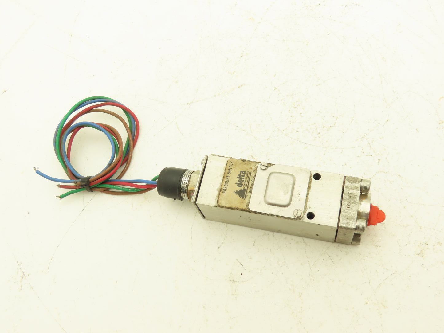 Delta Controls TGR2AAEMHSF Stainless Pressure Switch 40-250 Lbf/sq/in 110/250VAC