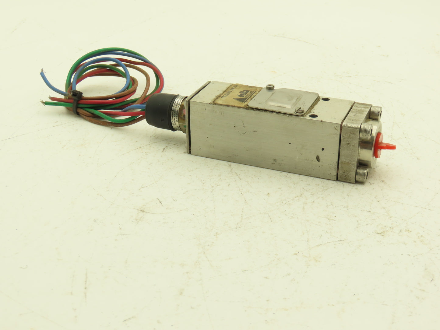 Delta Controls TGR2AAEMHSF Stainless Pressure Switch 40-250 Lbf/sq/in 110/250VAC