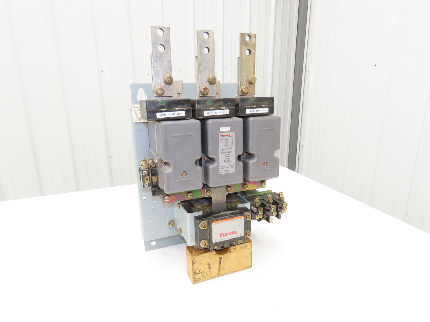 Furnas 14KF32AX49 Size 5 Motor Starter Contactor 200Hp 600V 3PH 120V Coil