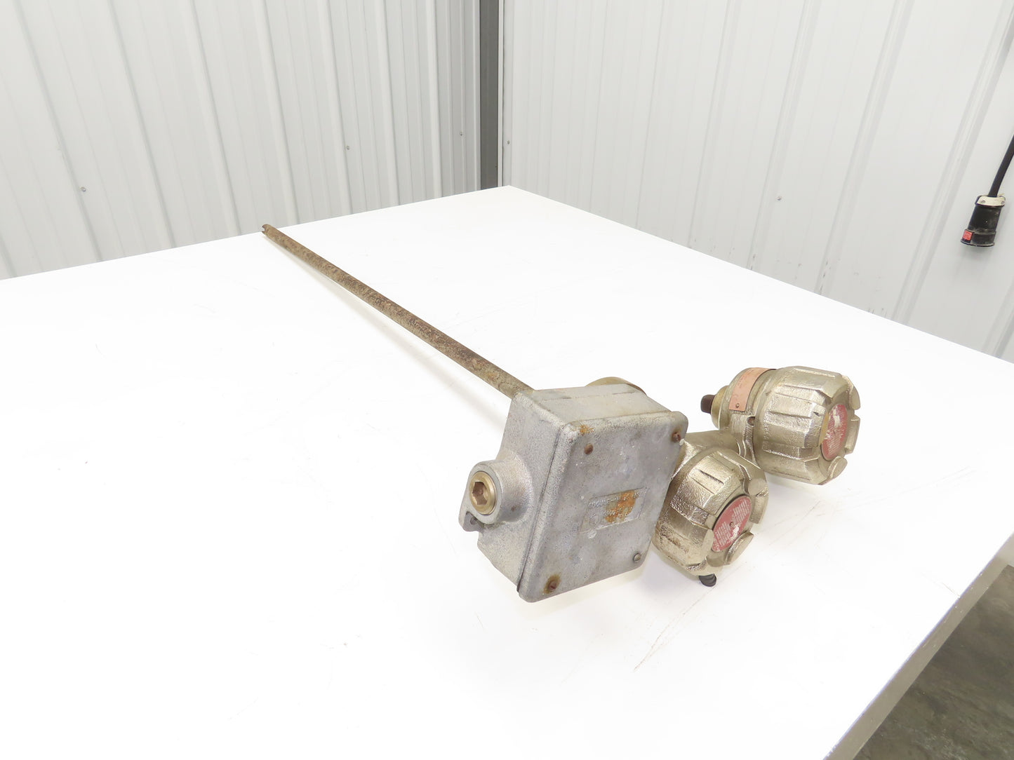 Magnetrol  9A1-A33A-036/961-2DA0-132 Level Controller 1-1/2" Flange 36" Probe