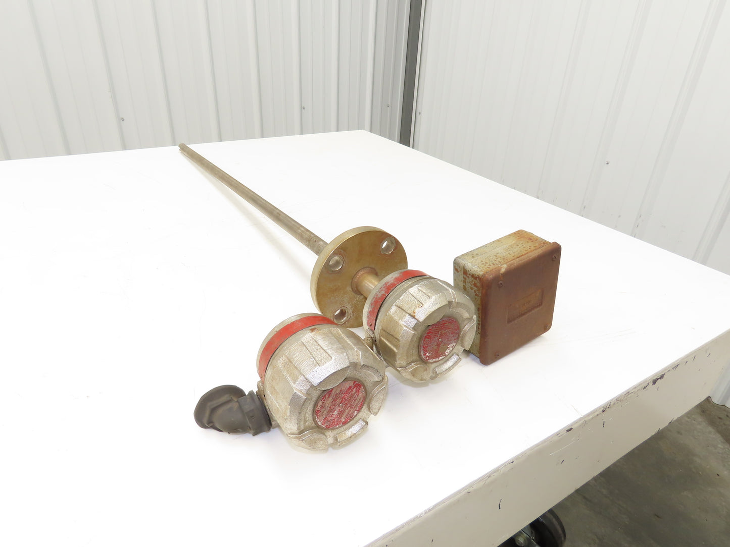 Magnetrol 9A1-A33A-036/961-2DA0-132 Level Controller 1-1/2" Flange 36" Probe