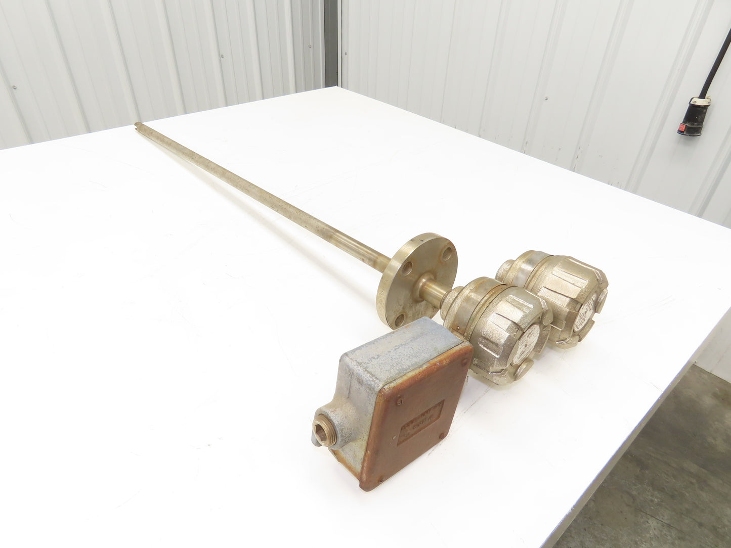 Magnetrol 9A1-A33A-036/961-2DA0-132 Level Controller 1-1/2" Flange 36" Probe