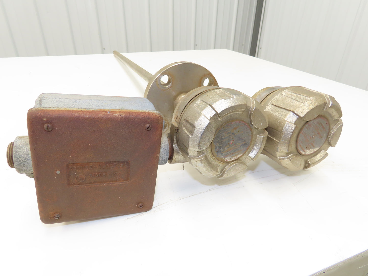 Magnetrol 9A1-A33A-036/961-2DA0-132 Level Controller 1-1/2" Flange 36" Probe