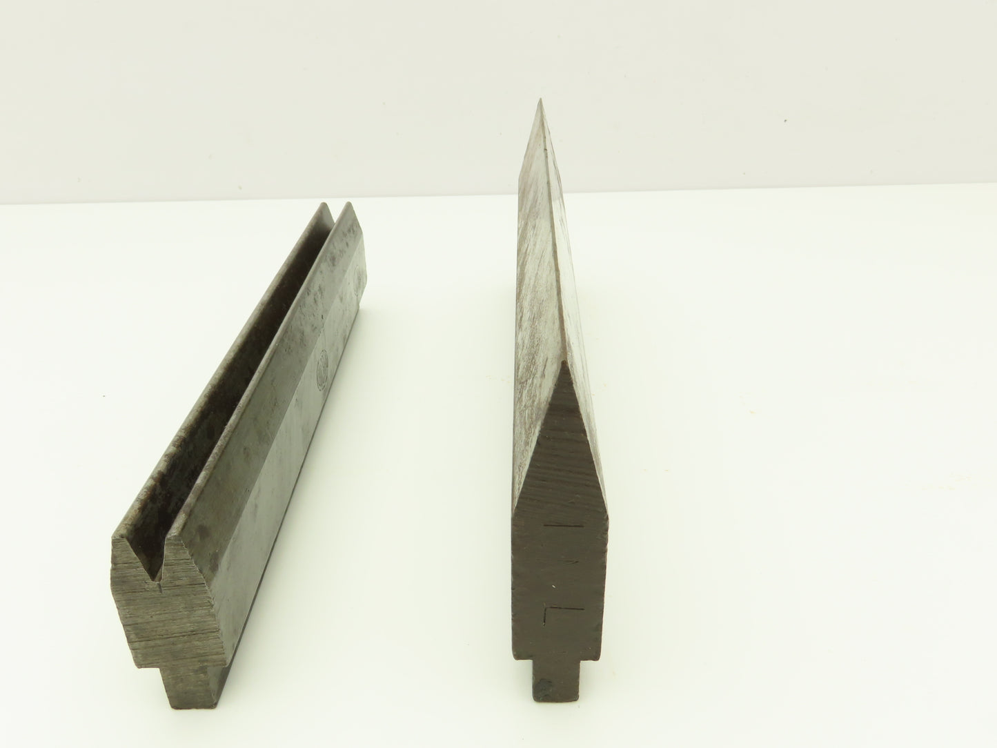 Press Brake Punch Die 10.5" Long 30° Acute V With 1/2 x 5/8" Shank Set