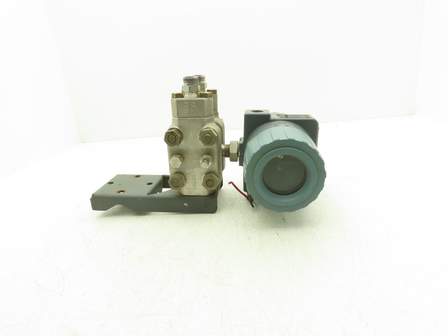 Foxboro 823DP-I3S1SM0-Y Pressure Transmitter 12.5-65vdc 3000psi w/Manifold